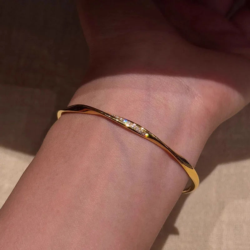 Minimalist Twist Bracelet