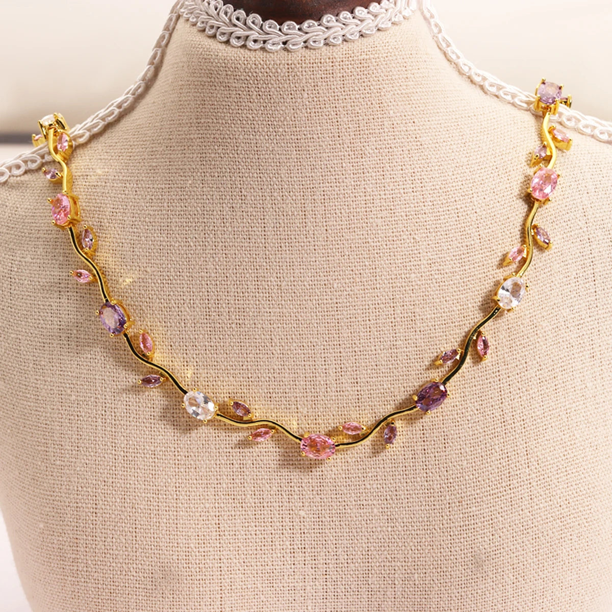 Elegant Leaf Choker Necklaces / Bracelets