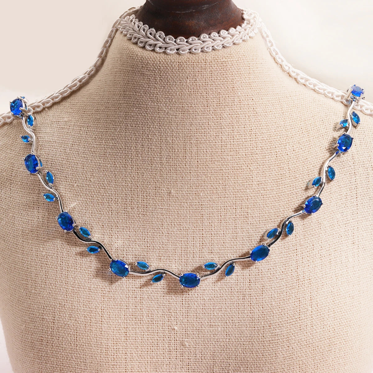 Elegant Leaf Choker Necklaces / Bracelets