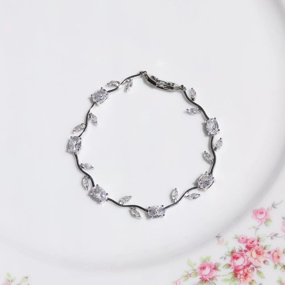 Elegant Leaf Choker Necklaces / Bracelets